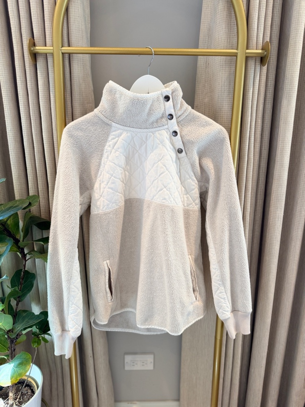 ABERCROMBIE & FITCH Cream Quilted-Paneled Button Mock Neck Pullover